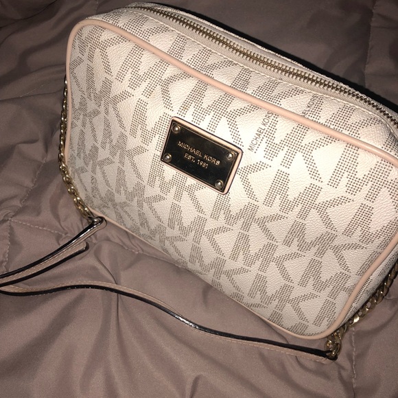 Michael Kors Large Jet Set Vanilla Crossbody - Picture 4 of 6